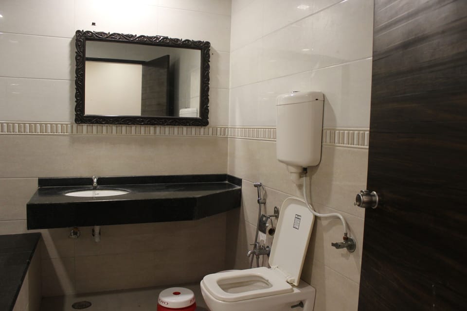 Deluxe Room | Bathroom