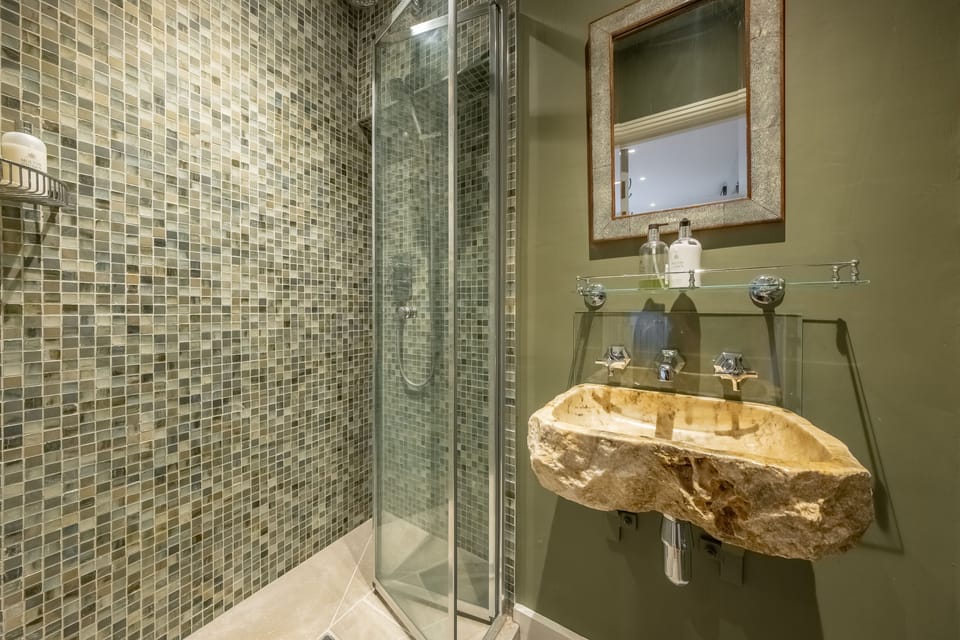 Ground floor: Shower room