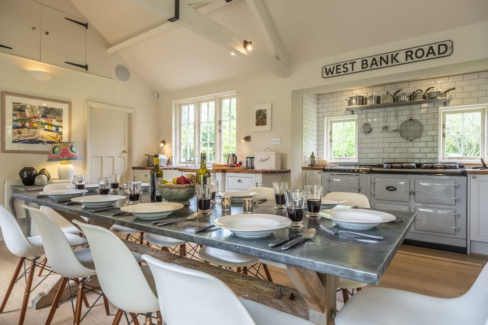 Ground floor: Light kitchen/dining room
