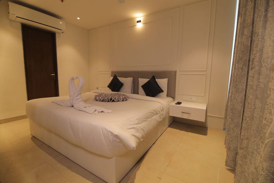 Design Room | Premium bedding, down comforters, memory foam beds, in-room safe