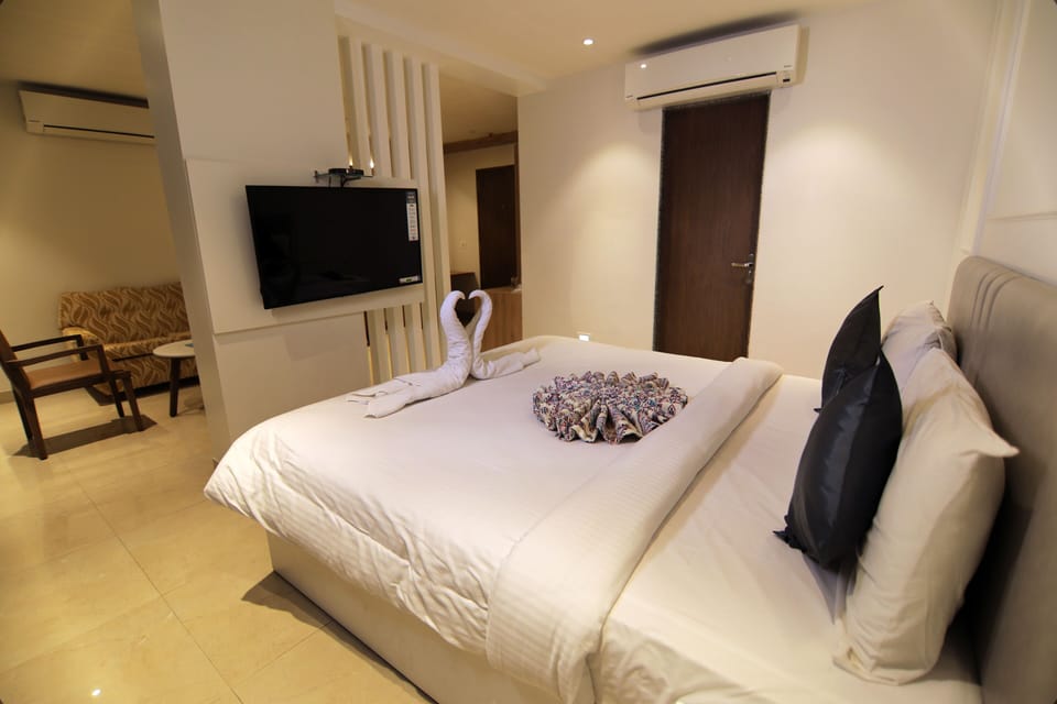 Design Room | Premium bedding, down comforters, memory foam beds, in-room safe