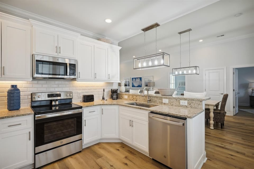 All modern appliances to make meal preparation a breeze.