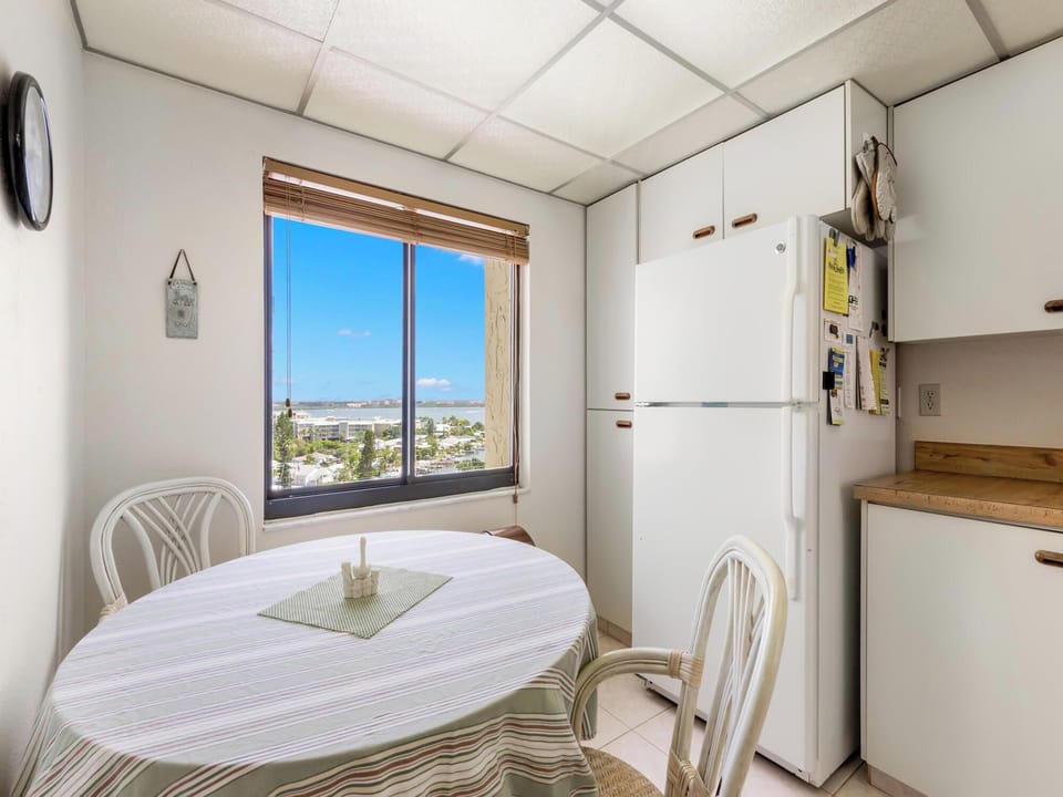 Condo (2 Bedrooms) | Property amenity