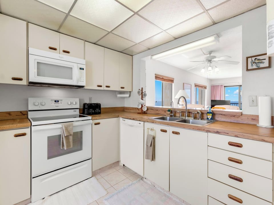 Condo (2 Bedrooms) | Property amenity