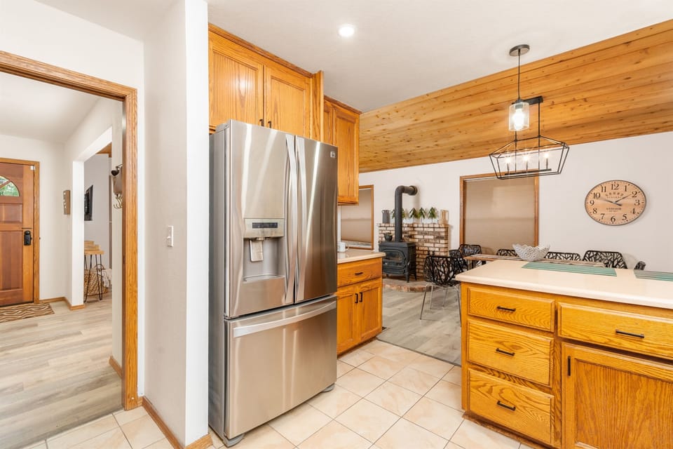 Kitchen with Refridgerator