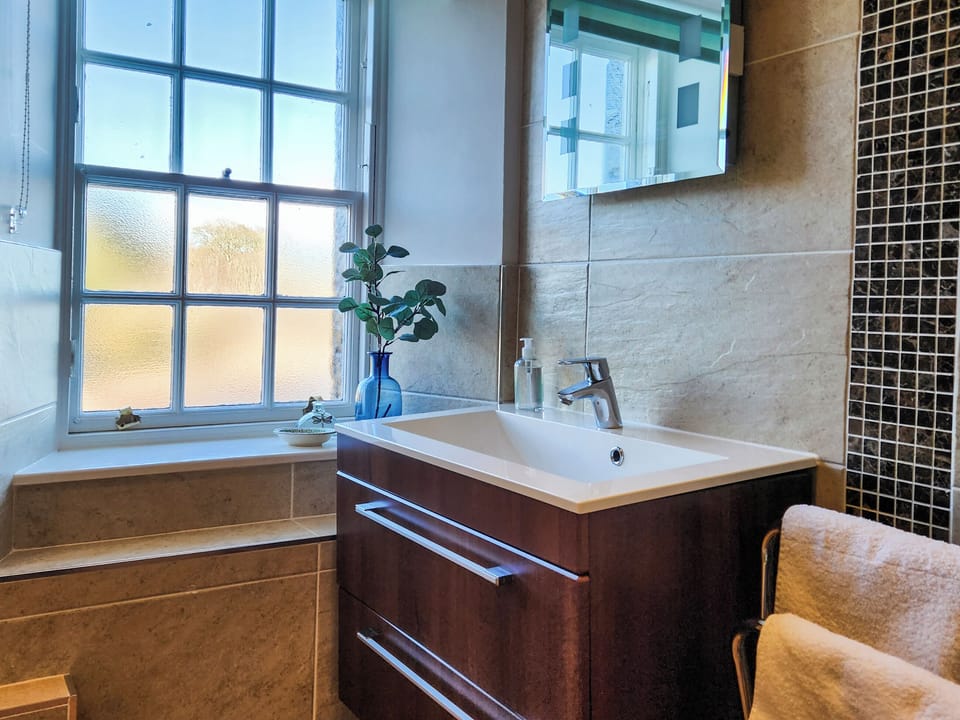 Shower room | Quay Cottage, Cramond, Edinburgh