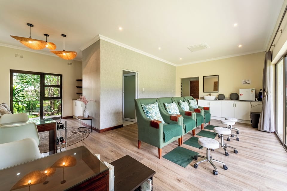 Couples treatment rooms, sauna, body treatments, deep-tissue massages
