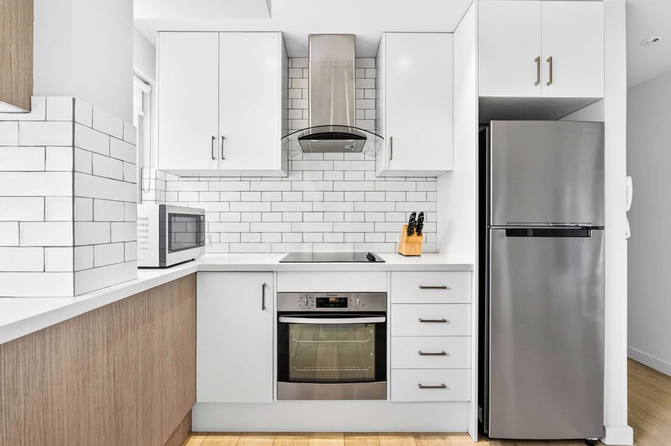 Great open plan kitchen and dining space with electric cook top, oven, full size fridge and dishwasher. Perfect for a night in or serving up your favourite local takeaway only a few minutes walk from the property. 