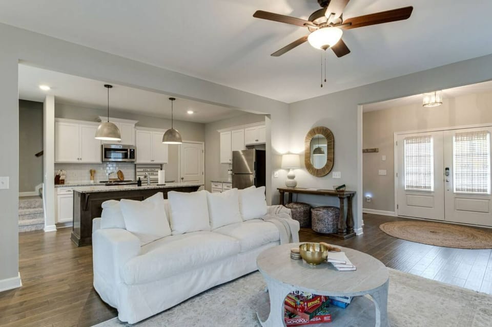 Spacious downstairs layout. Perfect for hosting holiday's or game nights!  