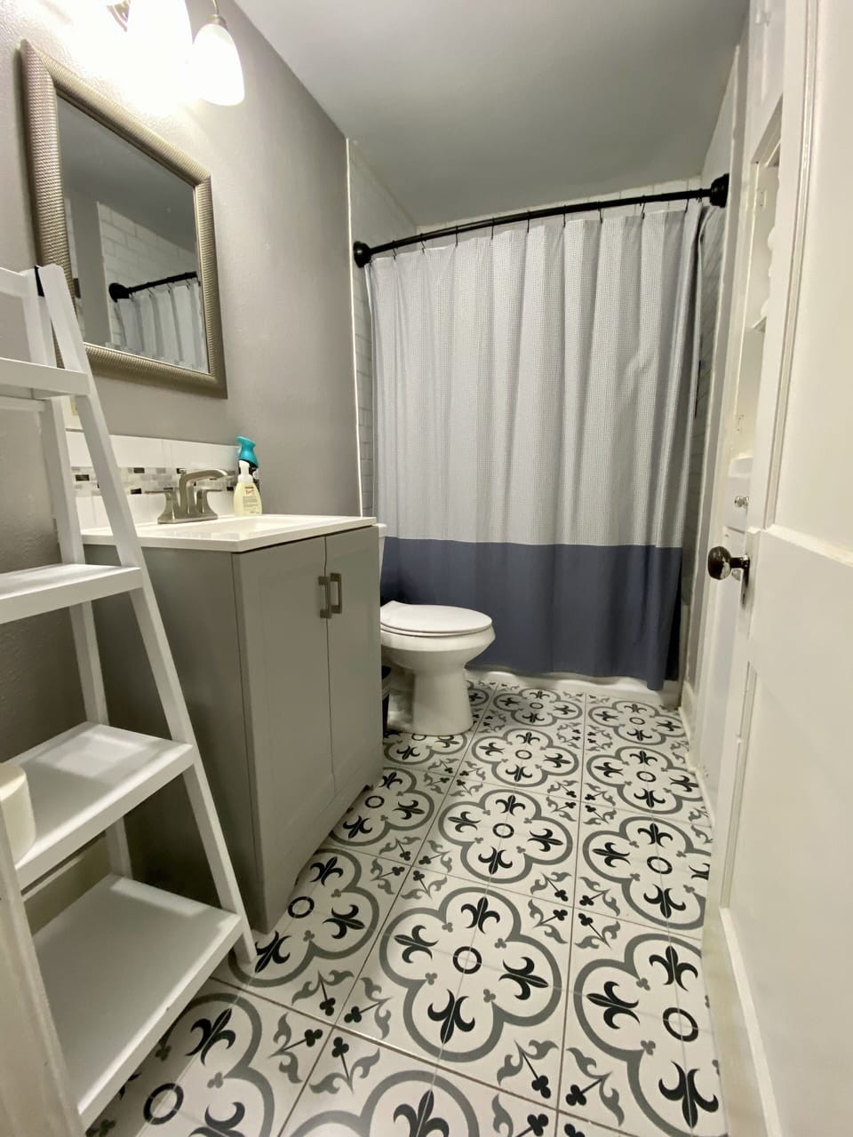 Bathroom with shower/tub combo