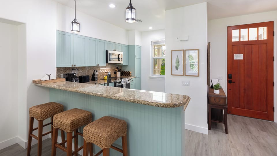 Fully equipped kitchen with a breakfast bar to enjoy quality time with family
