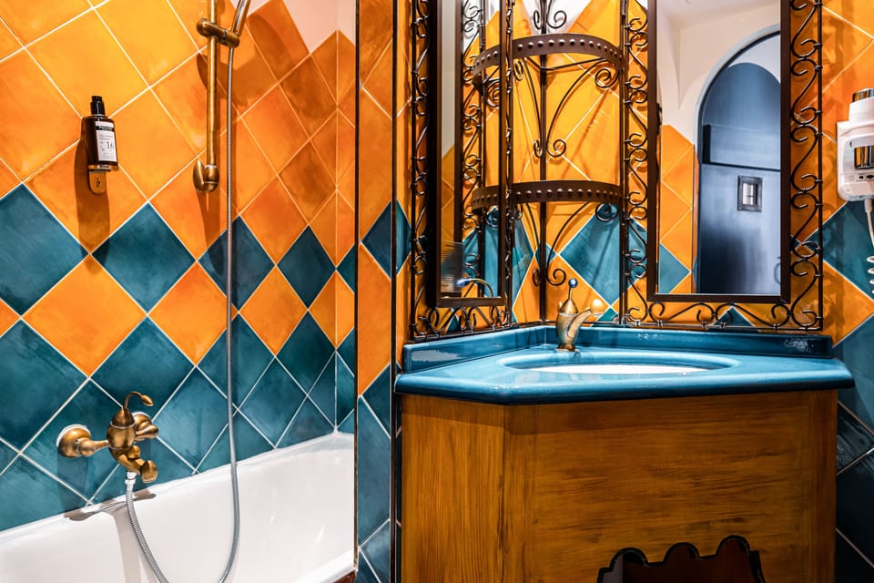 Single Room | Bathroom | Bathtub, free toiletries, hair dryer, bidet