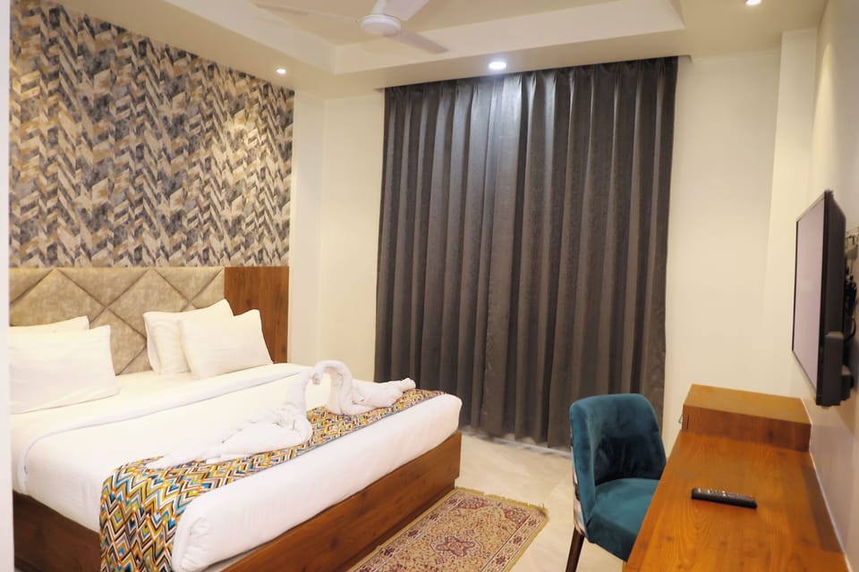 Deluxe Double or Twin Room | Hypo-allergenic bedding, Select Comfort beds, in-room safe