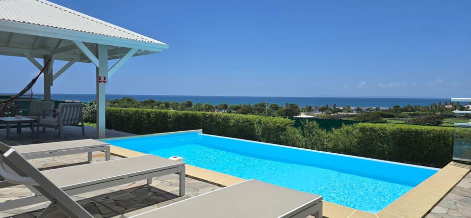 Piscine vue mer panoramique 180°