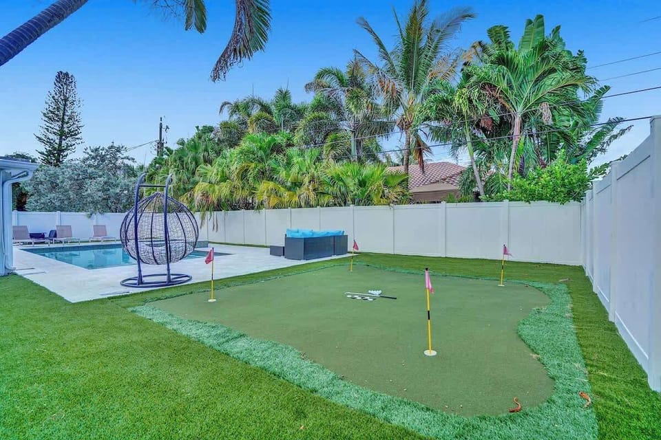Enter the ultimate retreat where fun meets tranquility. Unwind in style or engage in lively competition - the choice is yours in this versatile haven of leisure. Welcome to your personal paradise! ️