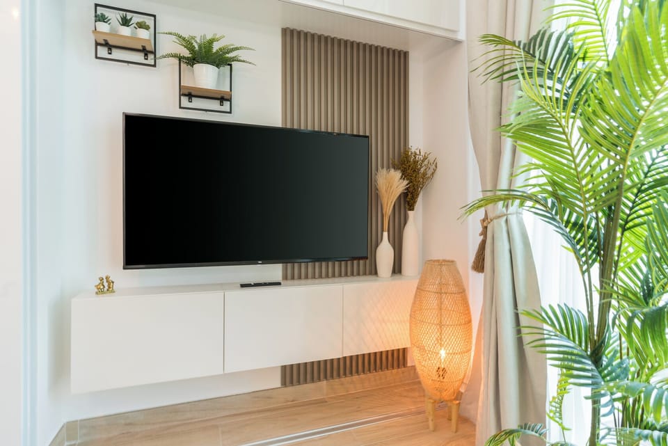 Apartment (0 Bedroom) | Living area | 55-cm plasma TV with satellite channels, TV