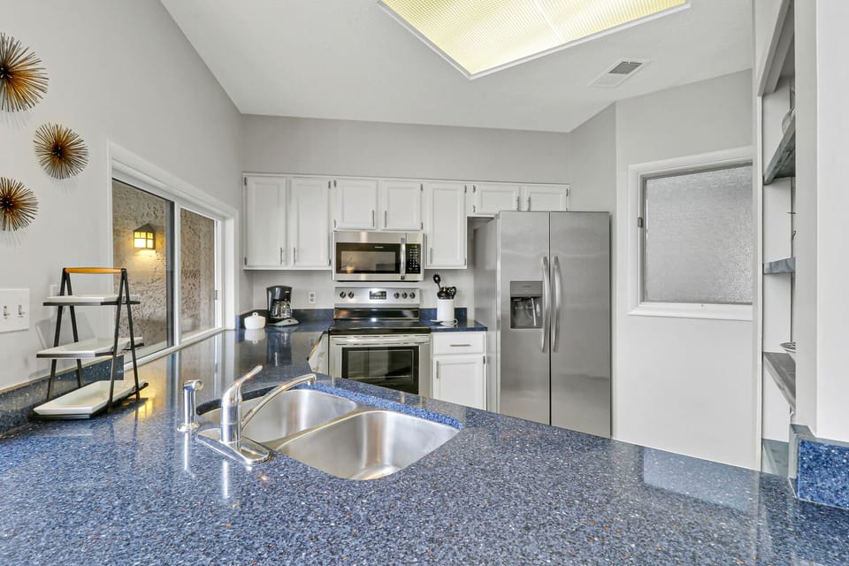 7474 Anchorage | Kitchen - 7474 Anchorage | Kitchen
