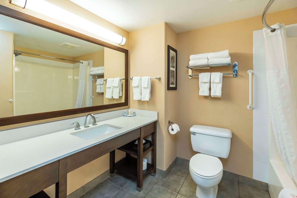 Comfort Inn & Suites Salmon Arm Hotel in Salmon Arm