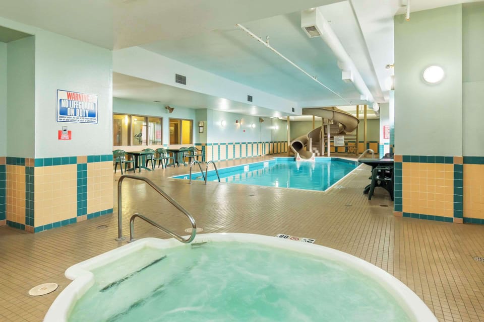 Comfort Inn & Suites Salmon Arm Hotel in Salmon Arm