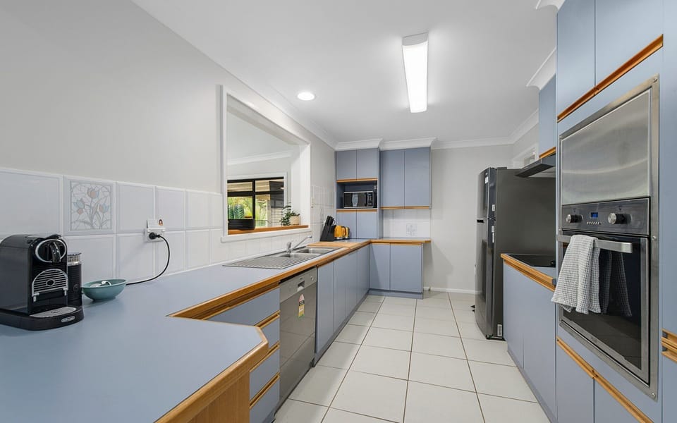 Harrys at Shelly Beach - coastal home with pool