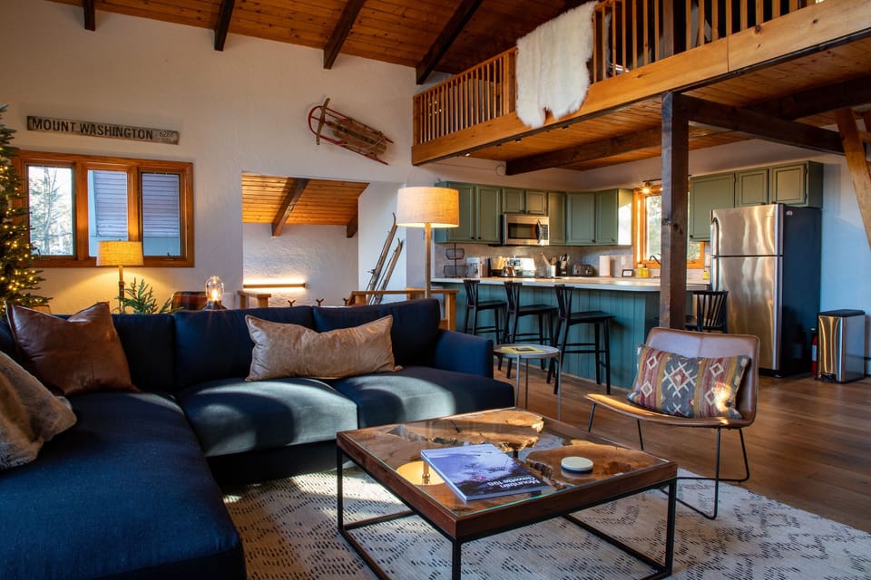 A spacious greatroom with plenty of seating