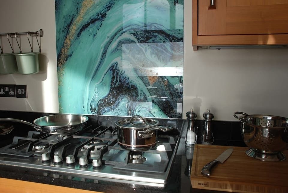 Rustle up a feast in this well equipped kitchen 