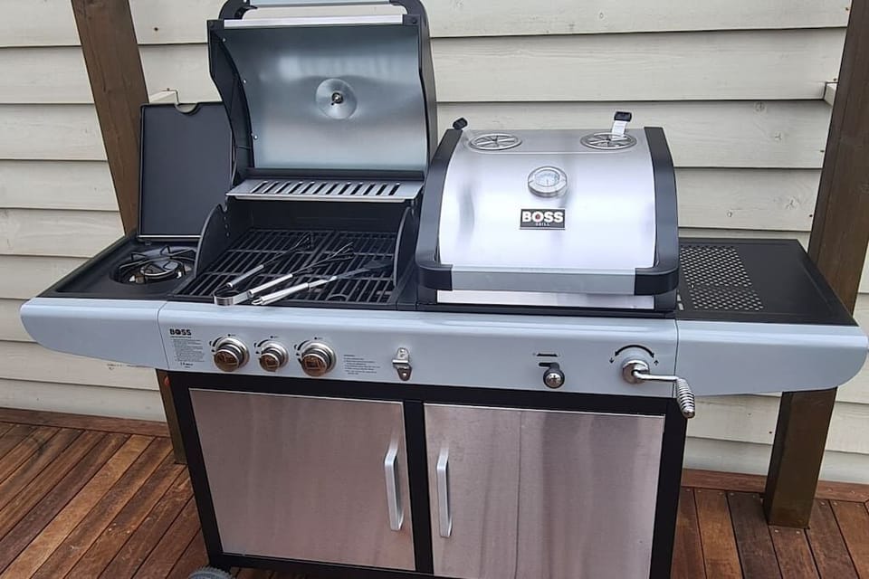 Outdoor dining on a Gas or Charcoal Bbq