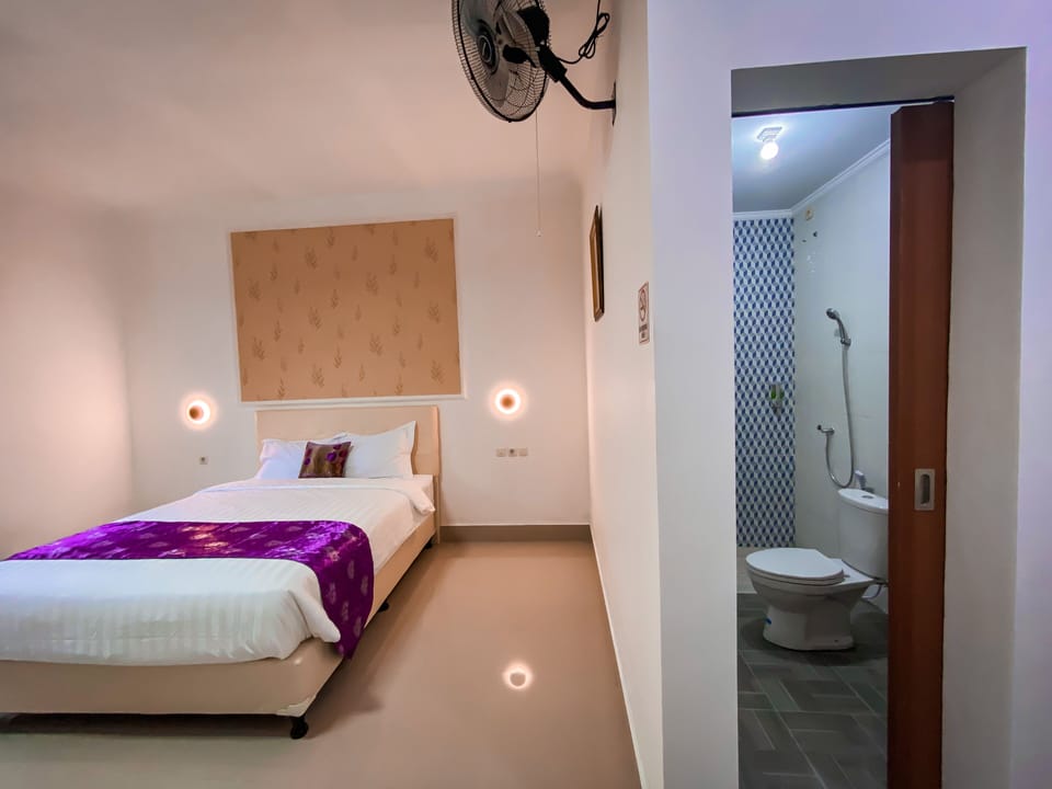 Standard Room (with Fan) | Laptop workspace, free WiFi, bed sheets