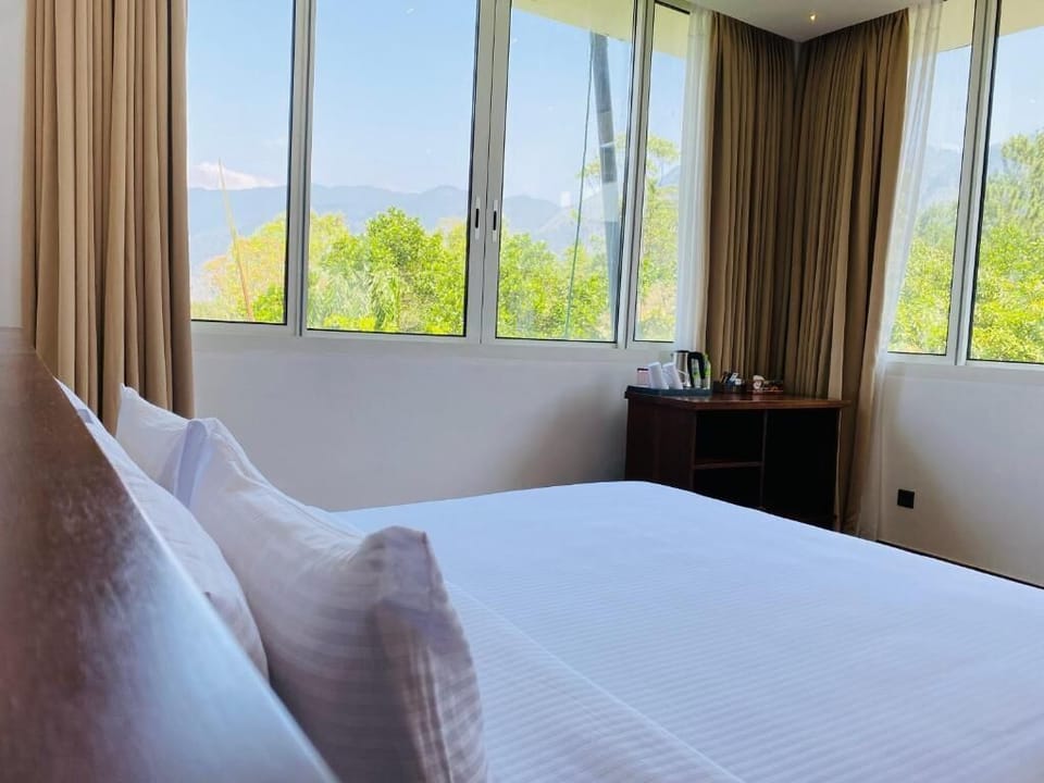 Premium bedding, down comforters, memory foam beds, free minibar items