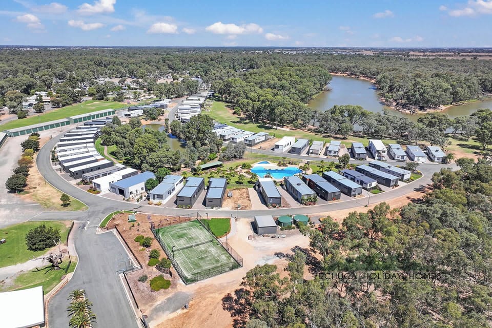 Birds eye view with tennis court