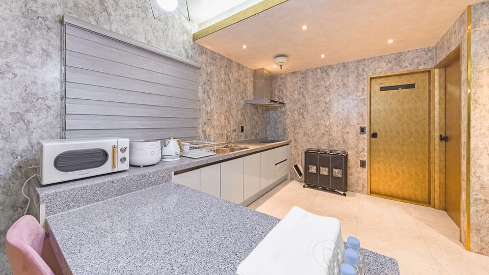 Basic Room, 3 Bedrooms (B) | 1 bedroom, free WiFi