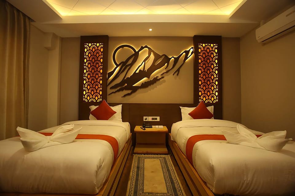 Deluxe Twin Room | Desk, laptop workspace, free WiFi, bed sheets