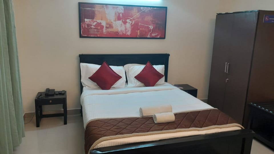 Deluxe Double Room | Individually furnished, desk, laptop workspace, blackout drapes
