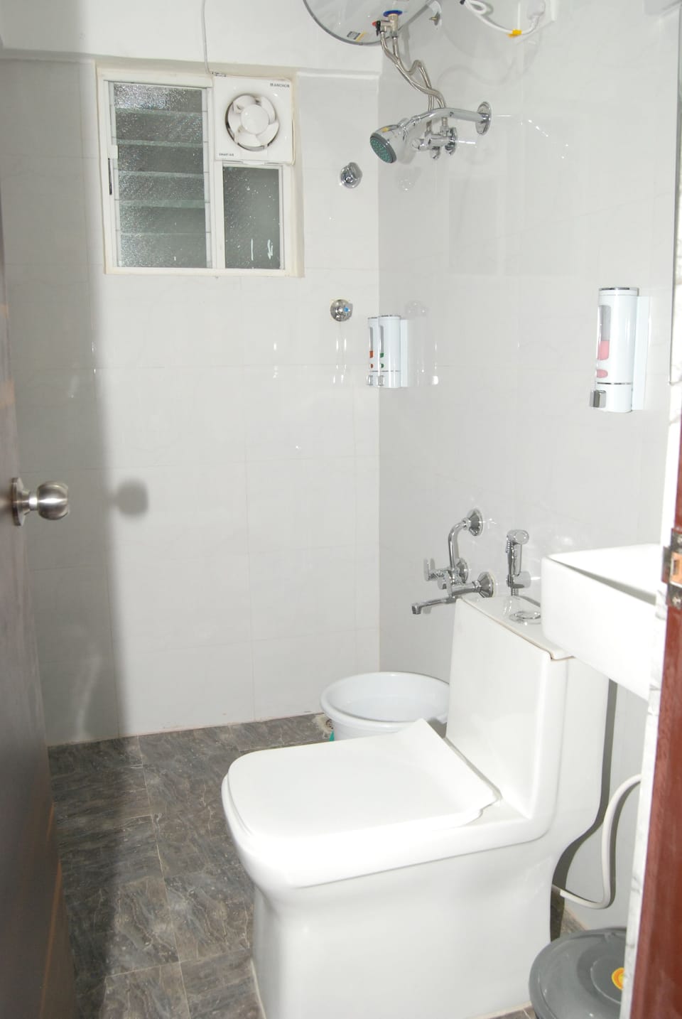 Deluxe Twin Room | Bathroom | Shower, towels