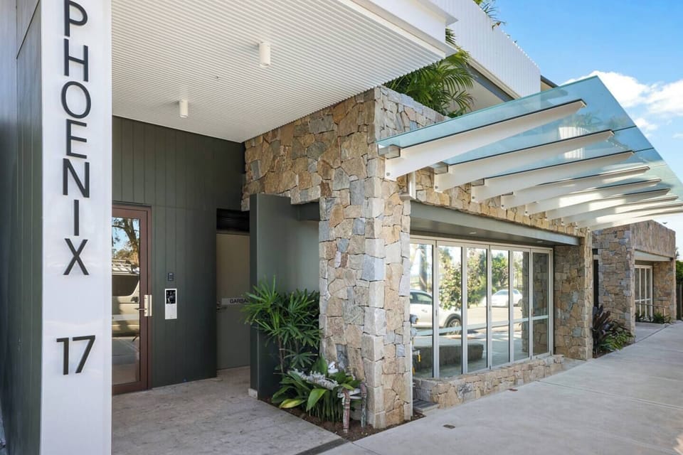Building entry wuth coffee shop and beauty salon