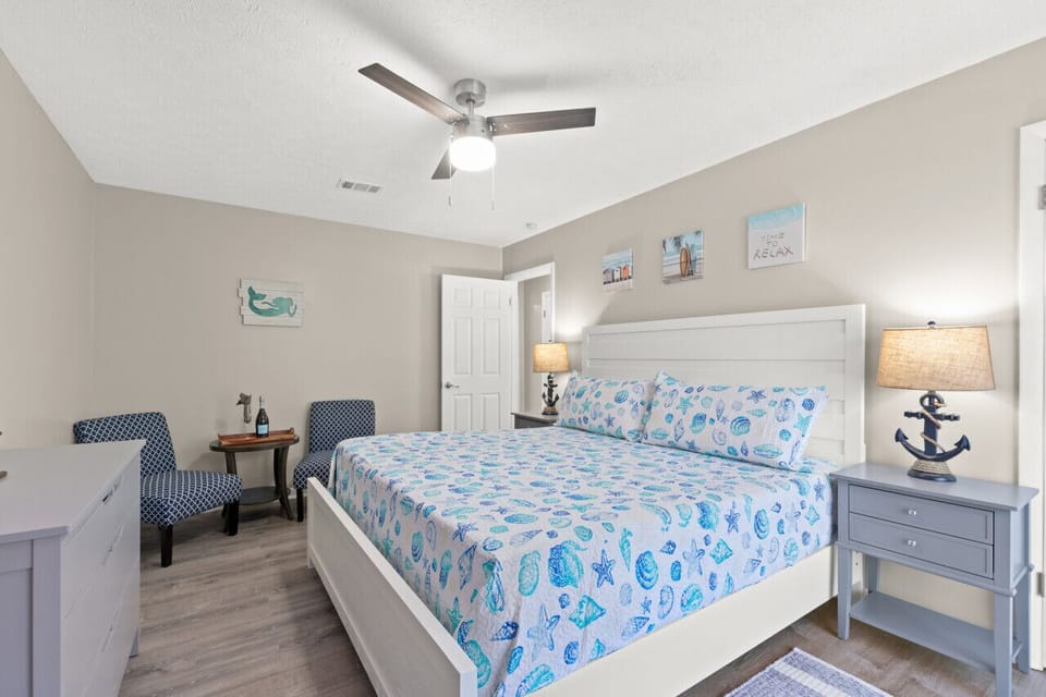 Relax in this second-floor king retreat, complete with a comfortable seating area, a private balcony with scenic views, a walk-in closet, and a smart TV. Perfect for 2 guests seeking both style and comfort.