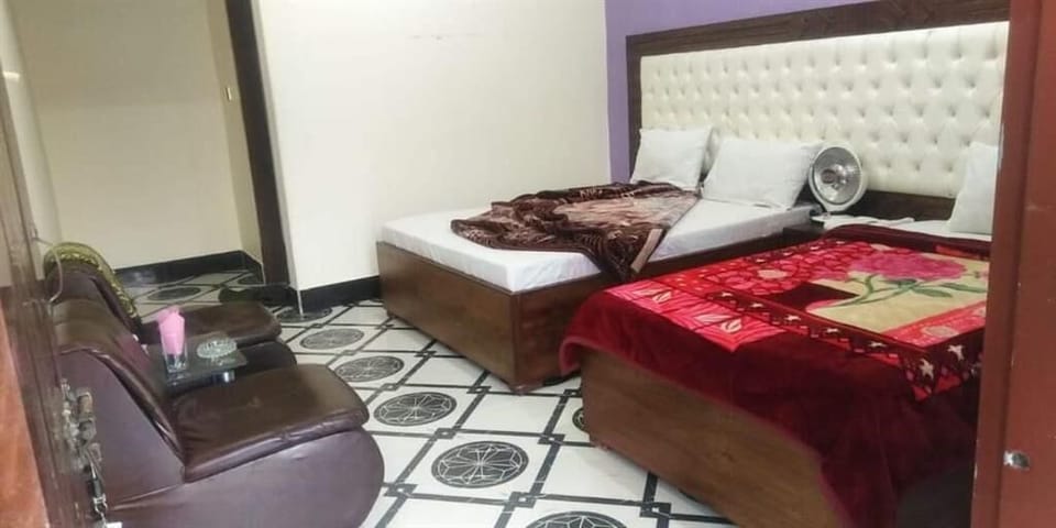 Room | Iron/ironing board (on request)