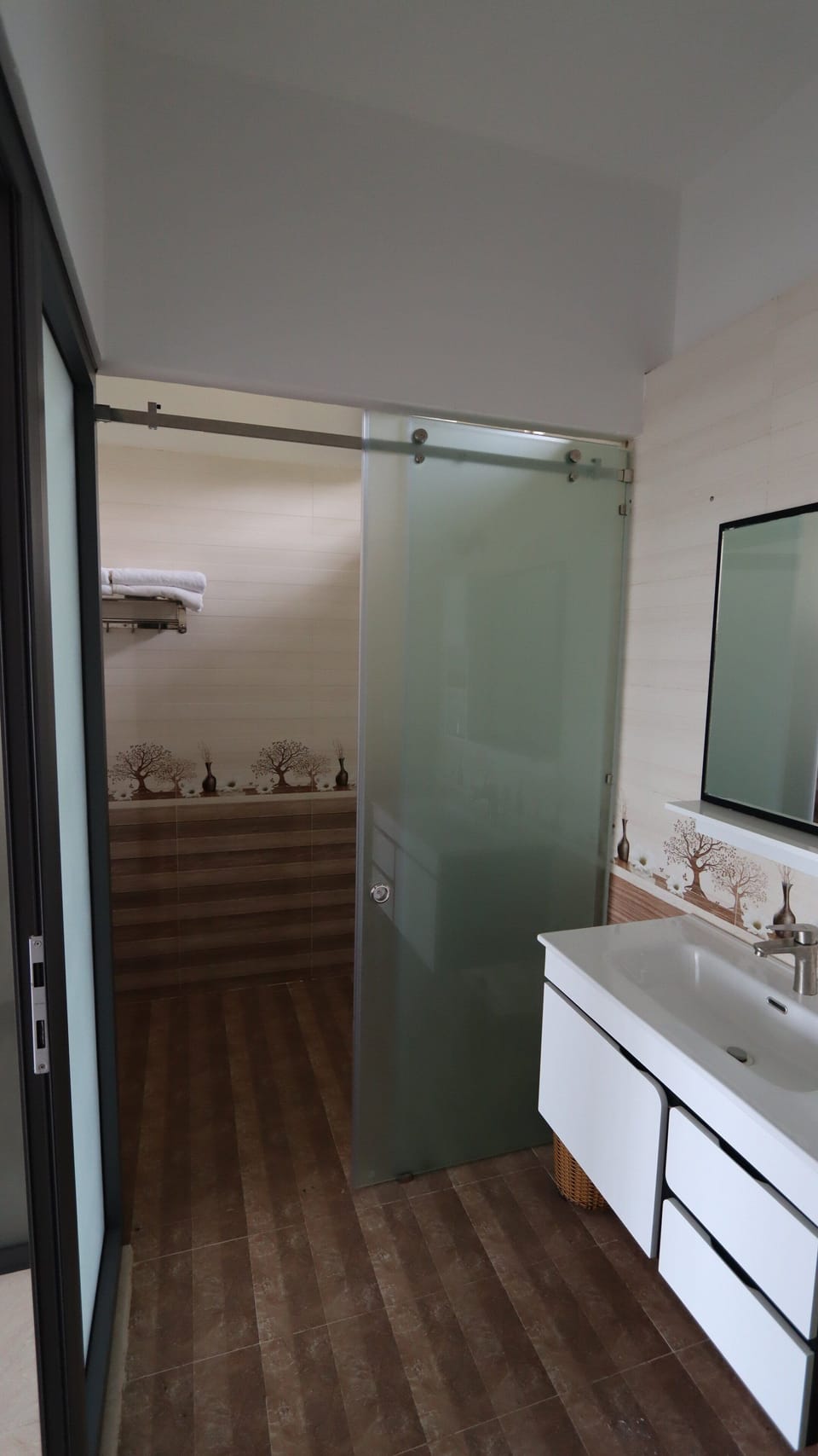 Family Room | Bathroom | Rainfall showerhead, hair dryer, slippers, towels