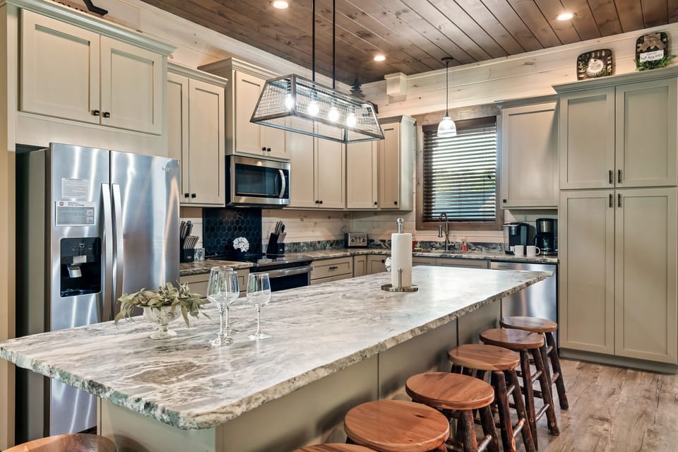 Rocky Top Plunge's fully equipped kitchen