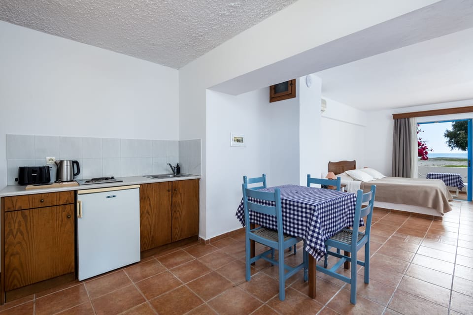 Maxi Studio | Private kitchenette | Mini-fridge, espresso maker, electric kettle, toaster