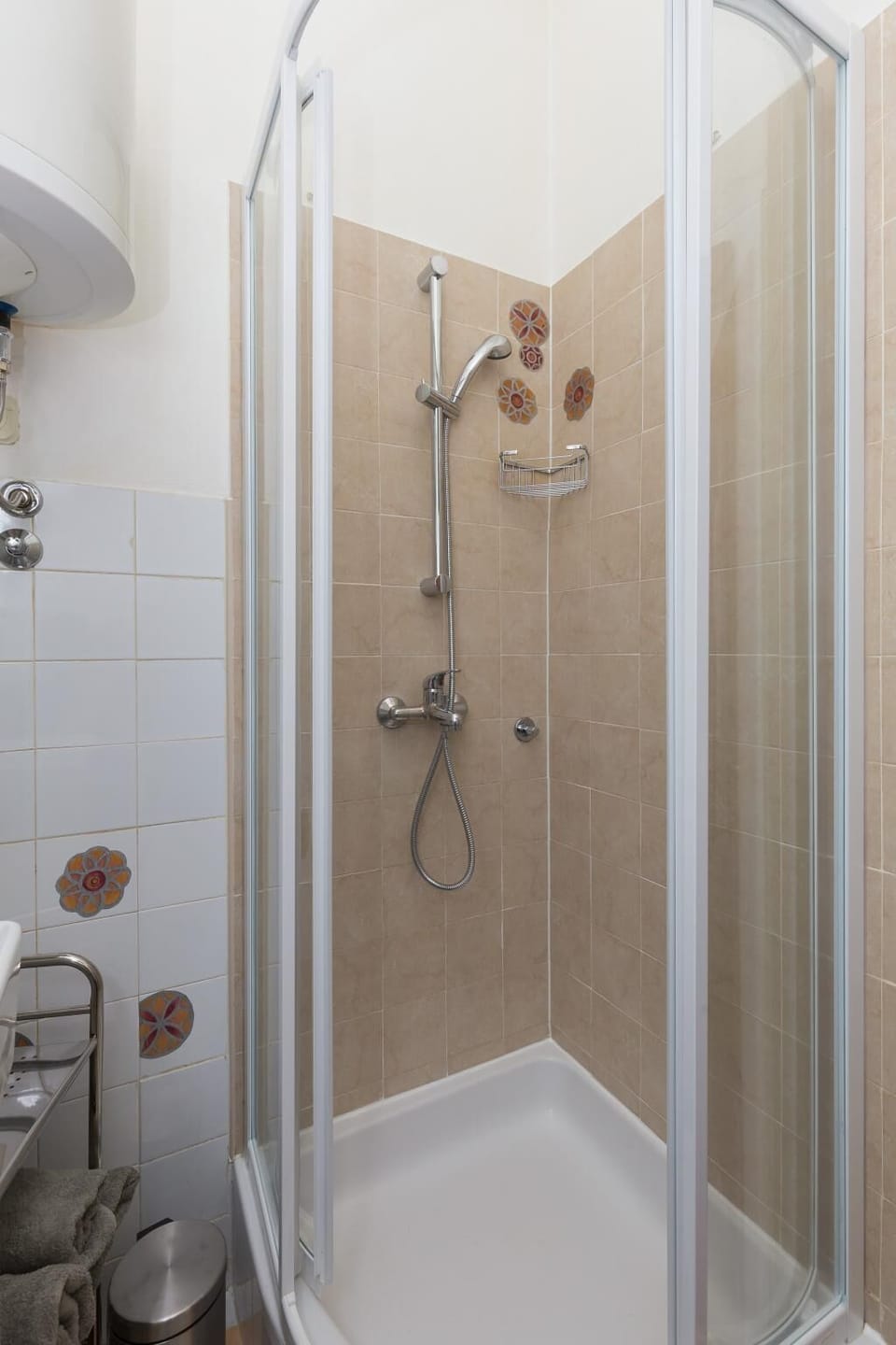 Studio (Studio Apartment) | Bathroom | Shower, towels