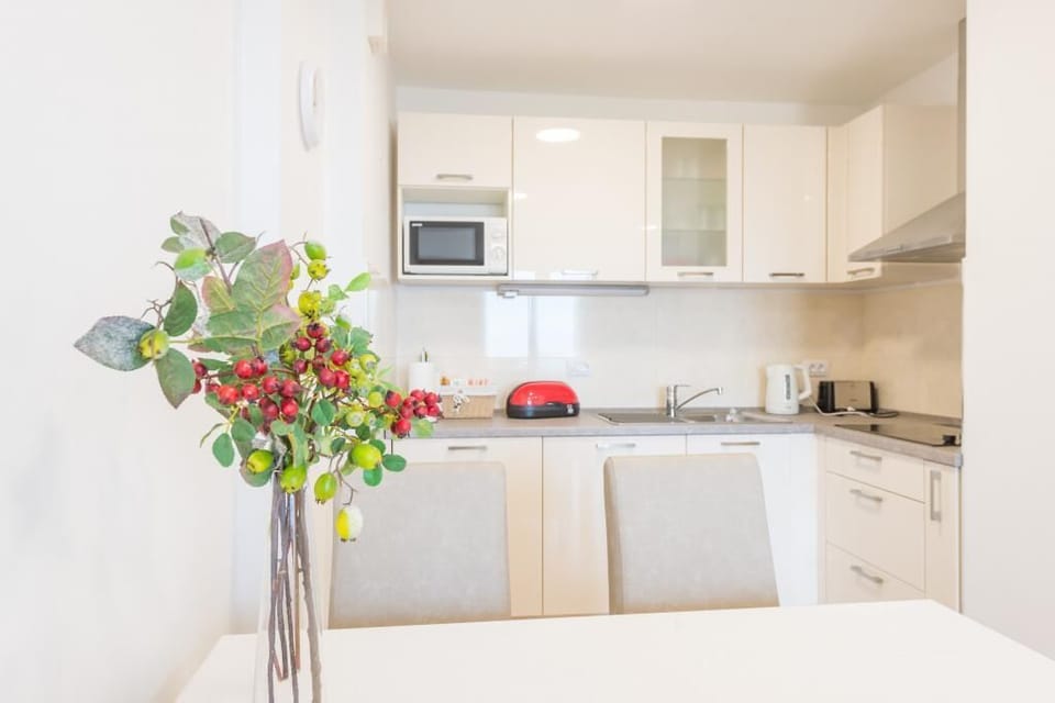 Apartment (One Bedroom Apartment with Balcony an) | Private kitchen | Fridge