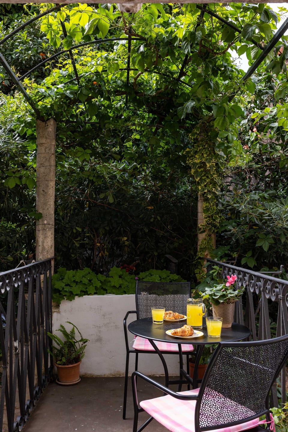 Studio (Studio Apartment with Balcony and Old) | Exterior