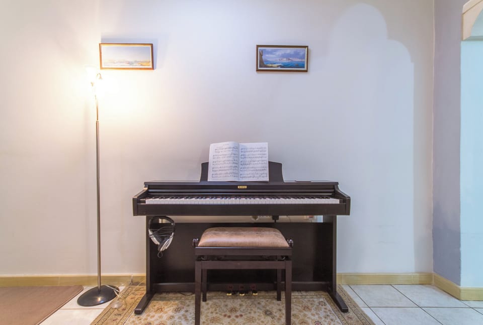 Family Townhome, 3 Bedrooms, 2 Bathrooms (Well Located Townhouse & Courtyard) | Interior