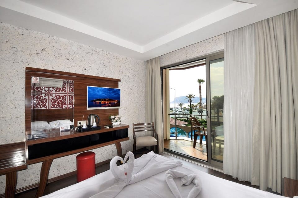 Premium bedding, minibar, WiFi, bed sheets