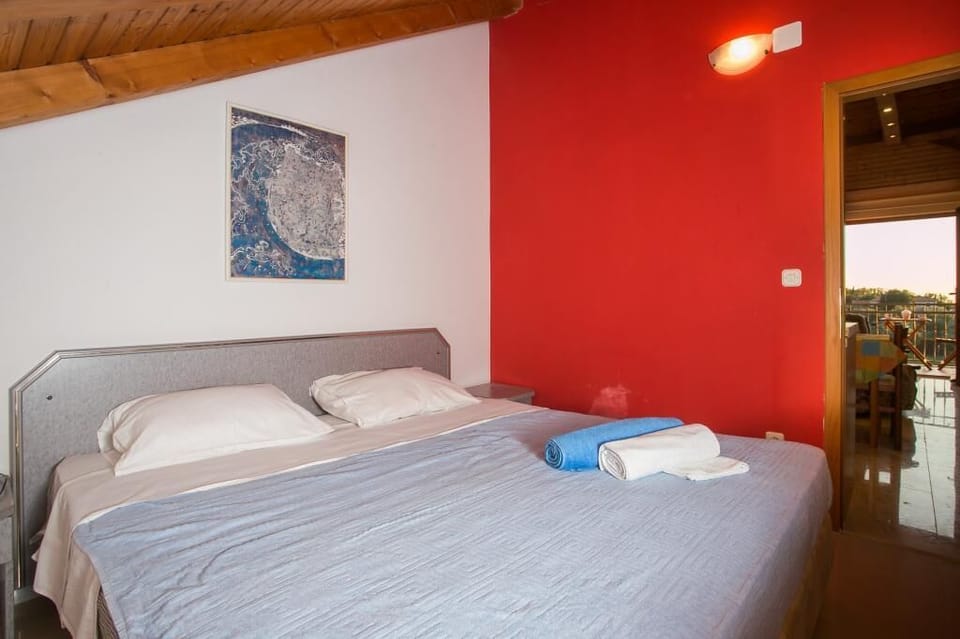 House (Six Bedroom Holiday Home with Terrace) | 6 bedrooms, cribs (surcharge)