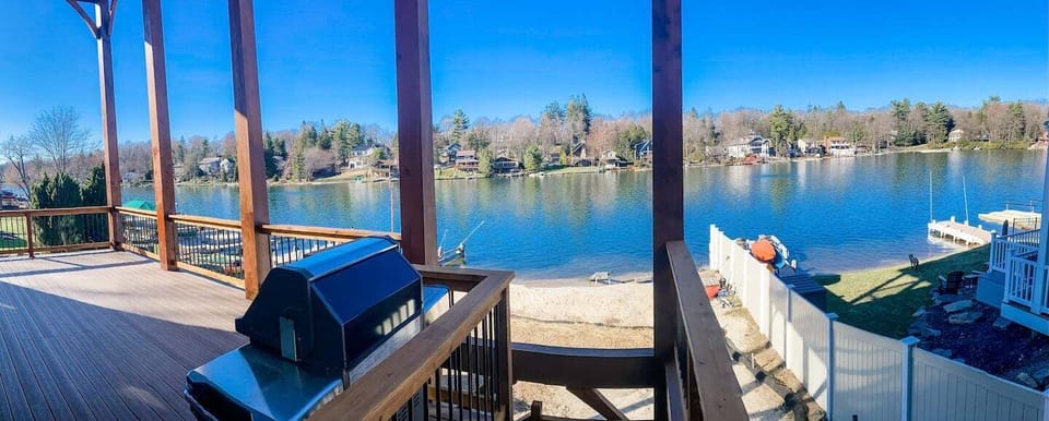 Gorgeous views both day and night from the large deck. There are stairs from the deck to the beach. The steps and beach are not available for use until May 29th. 