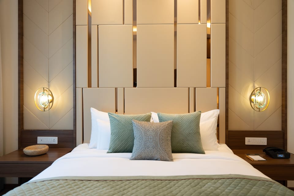 Luxury Studio Suite | Minibar, desk, iron/ironing board, free WiFi