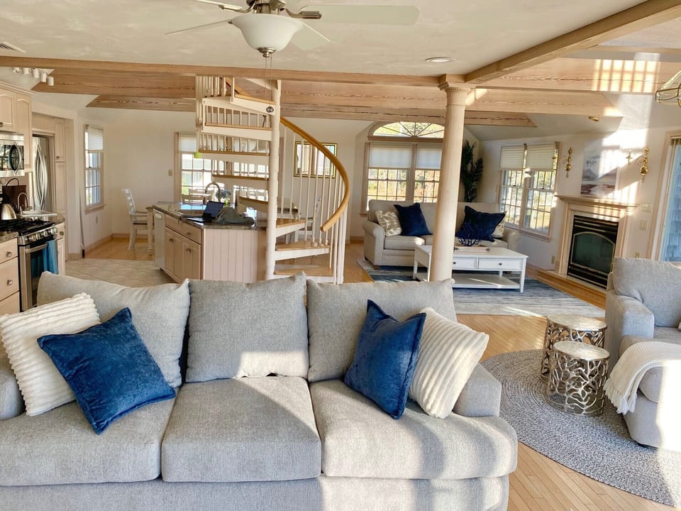 Living room with 180 degree ocean views 