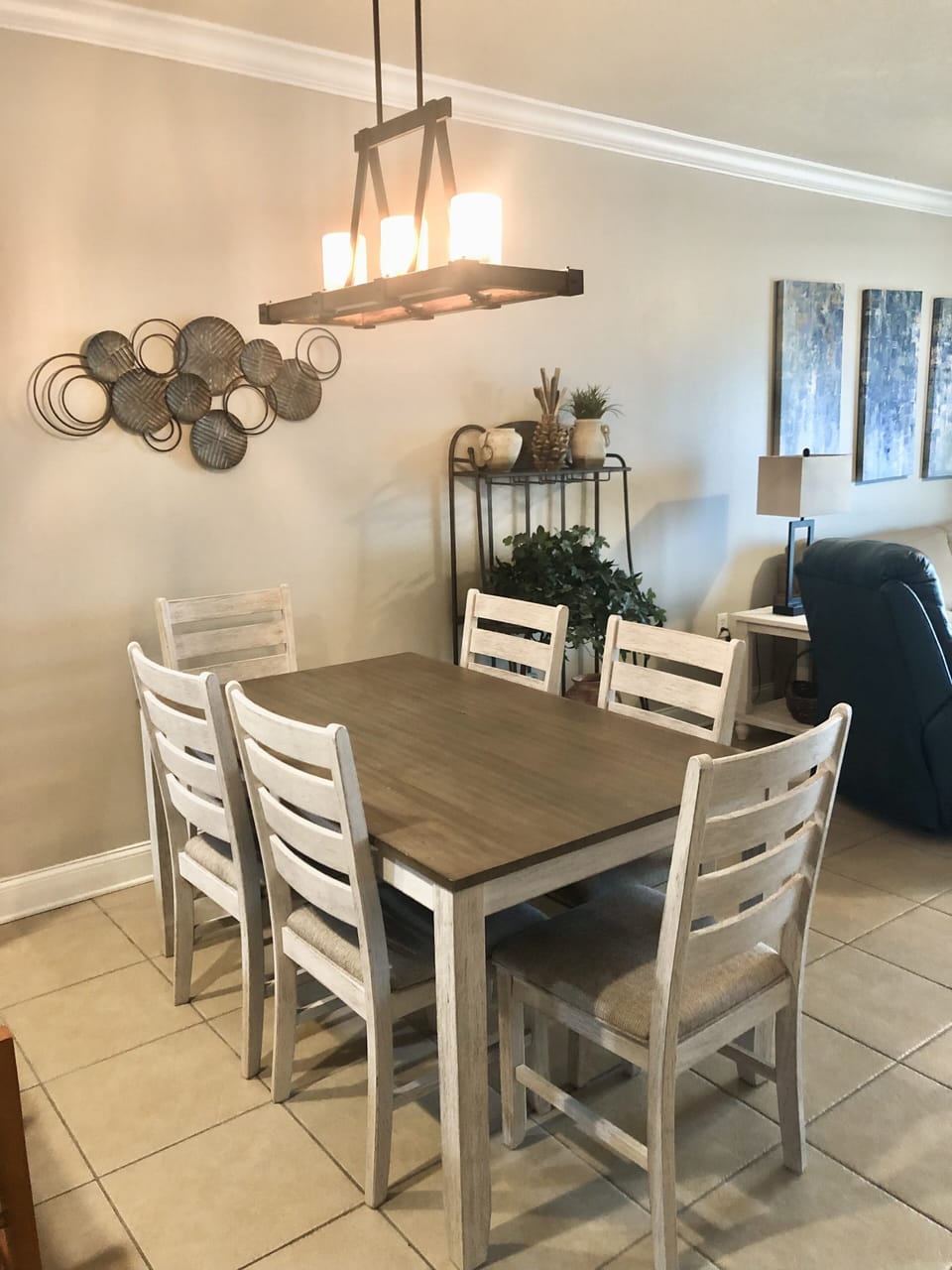 Dining area has a table that seats 6!